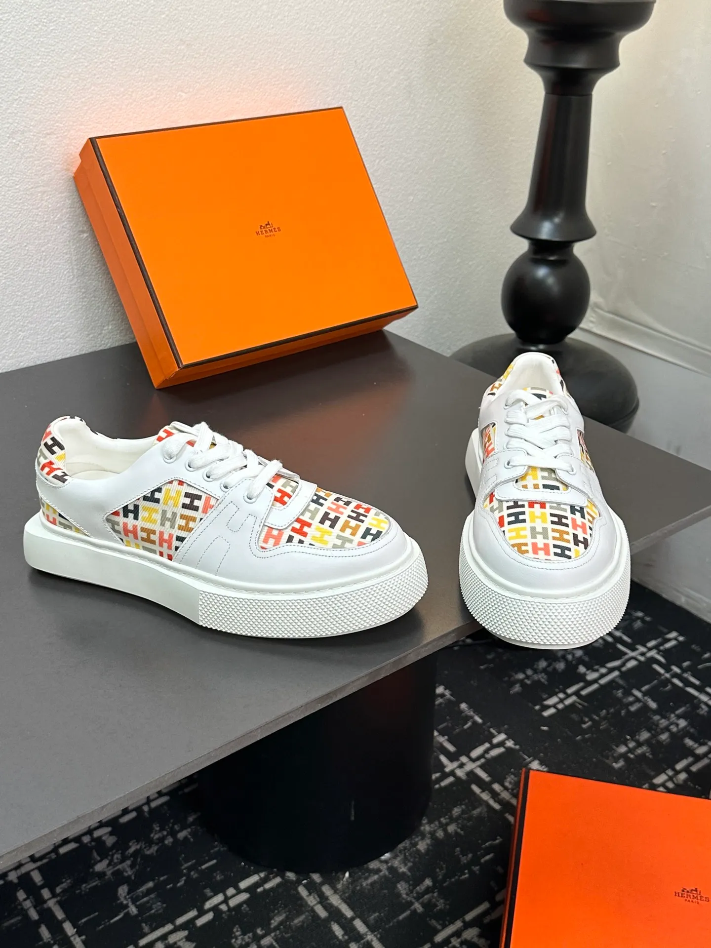 p700💰Men's shoes ❤️❤️Hermes top version# Hermès deep series couple's small white shoes casual skateboard shoes Stylish graphic design to create retro style Upper: cowhide material Lining: sheepskin lining Outsole: TPU outsole Size: 38-45